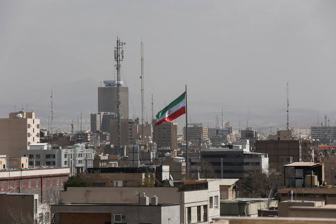إيران