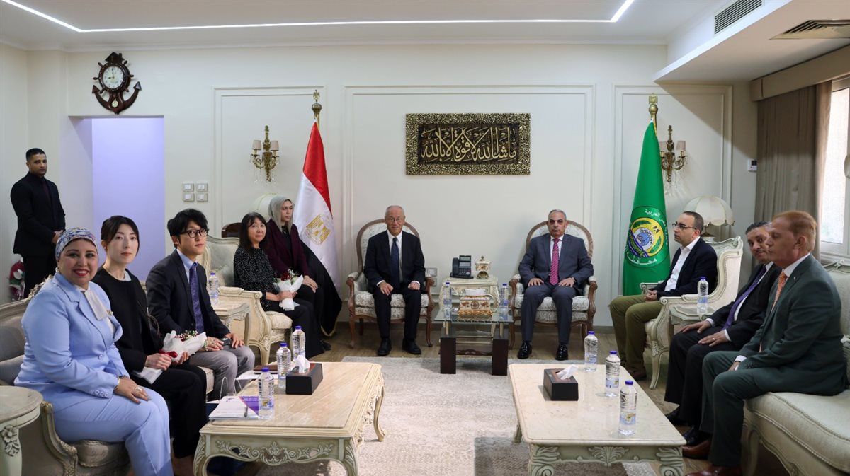 جانب من اللقاء بين الجانبين