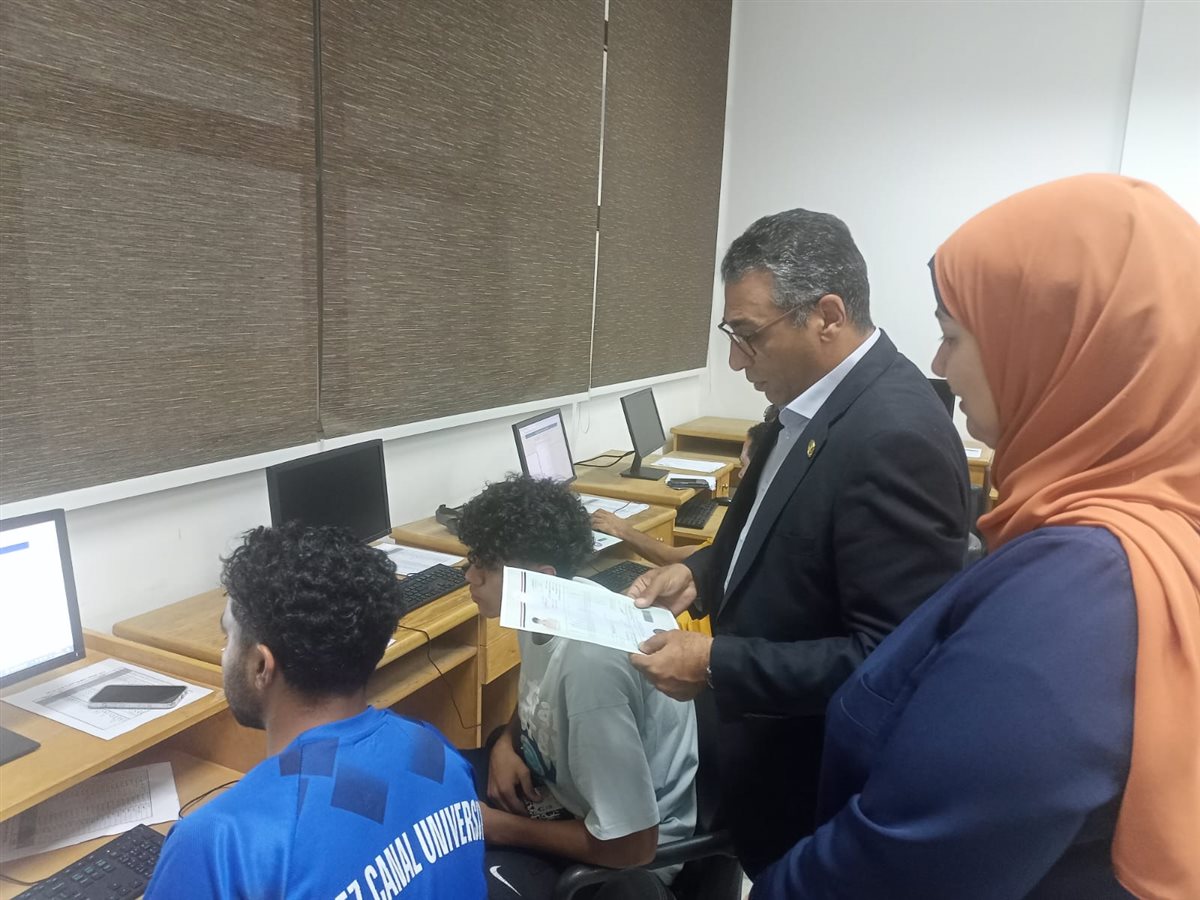 الطلاب يسجلون رغباتهم لليوم الرابع&nbsp;