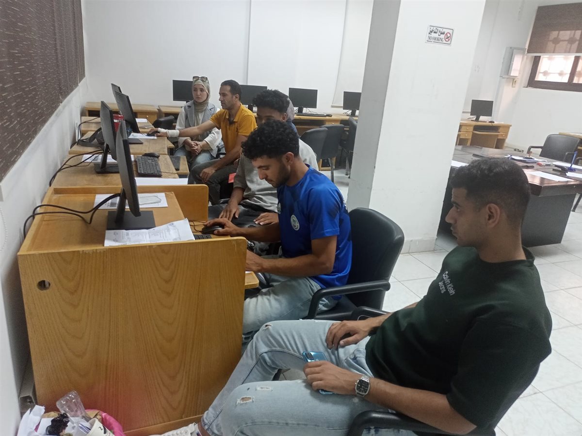 الطلاب يسجلون رغباتهم لليوم الرابع&nbsp;