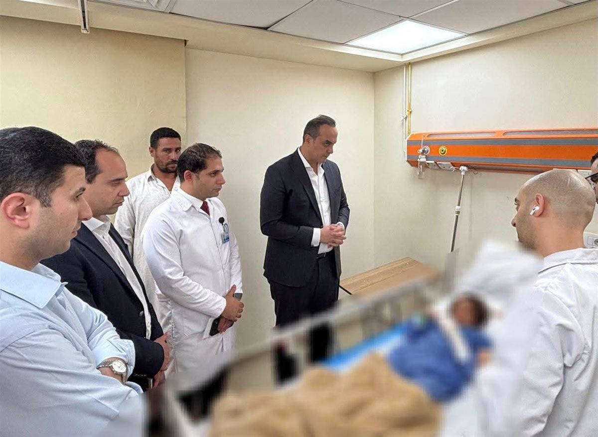 الدكتور أحمد السبكي يتابع حالات المصابين&nbsp;