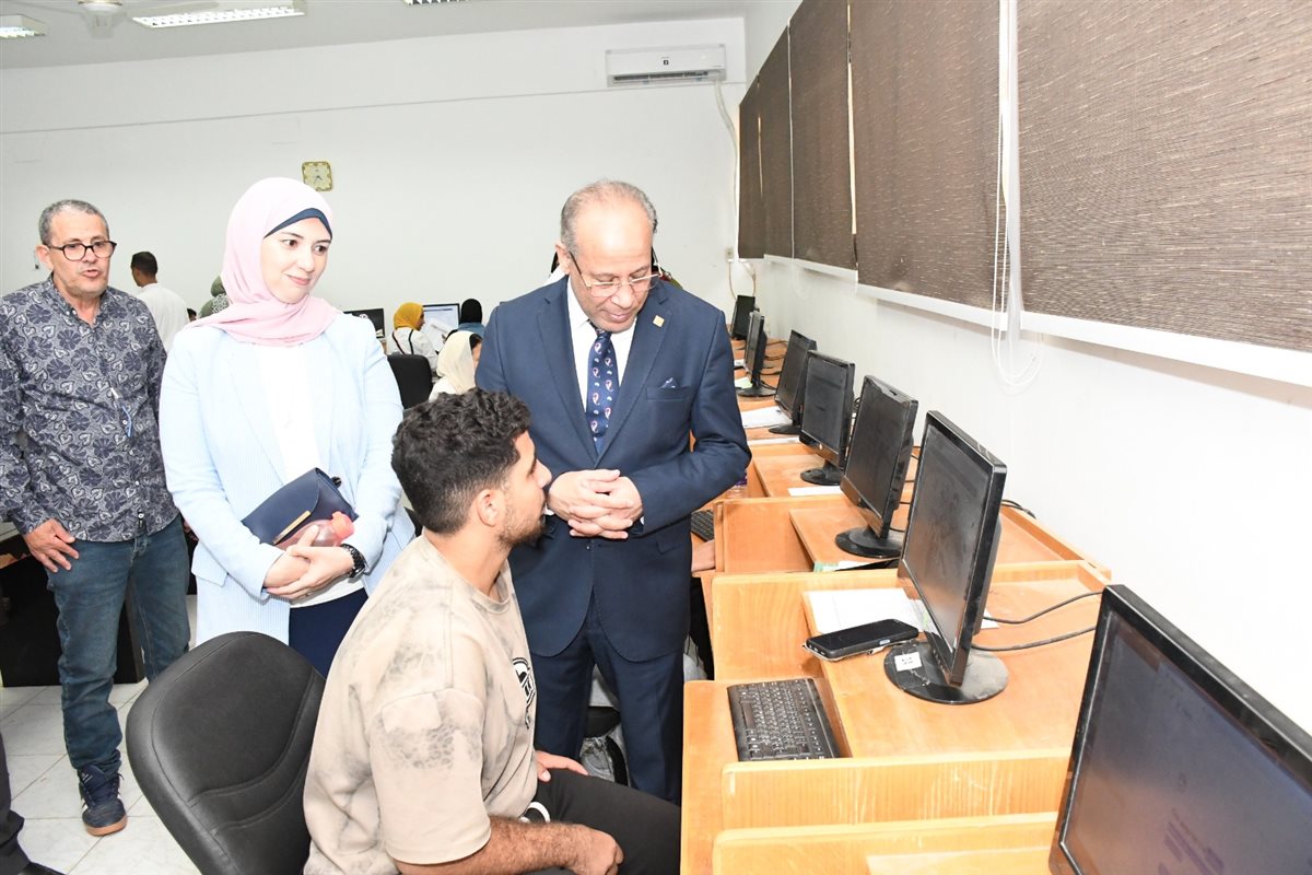 جانب من العمل بمكتب التنسيق