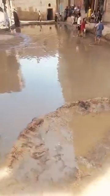 غرق شوارع قرية الرحمانية في قنا