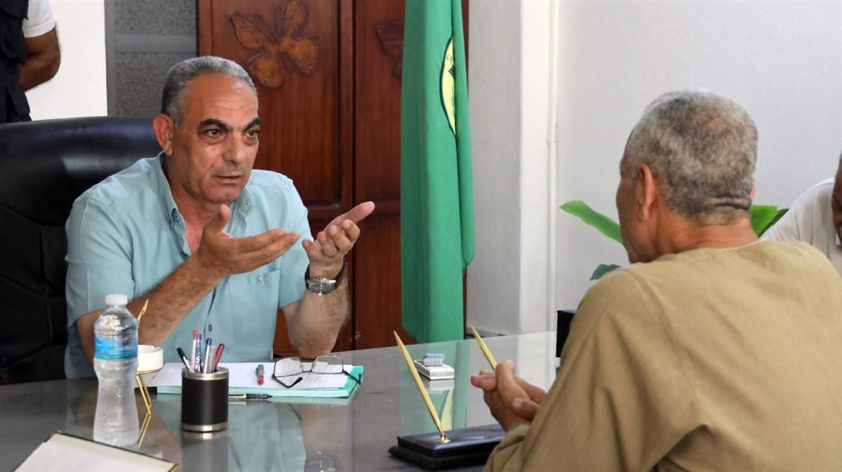 محافظ الإسماعيلية خلال اللقاء الجماهيرى
