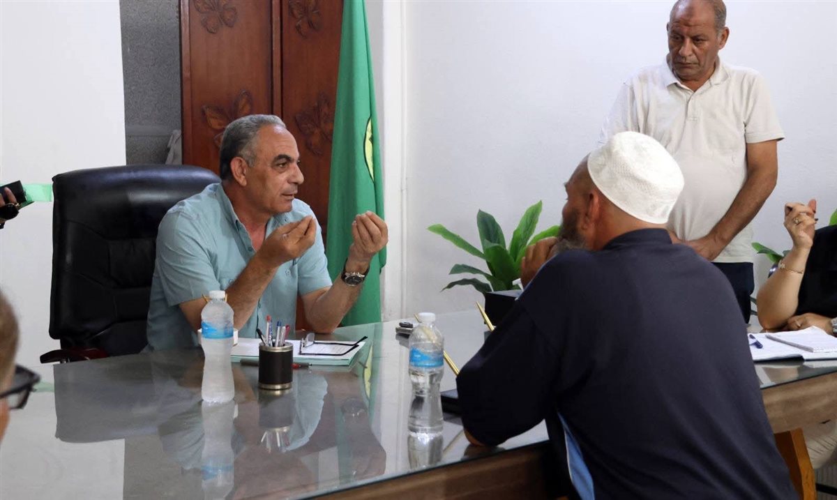محافظ الإسماعيلية خلال اللقاء الجماهيرى