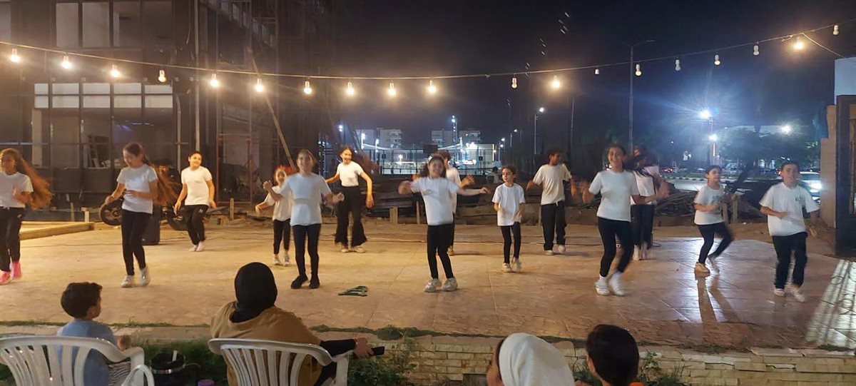 جانب من العروض الفنية بحديقة الشيخ زايد