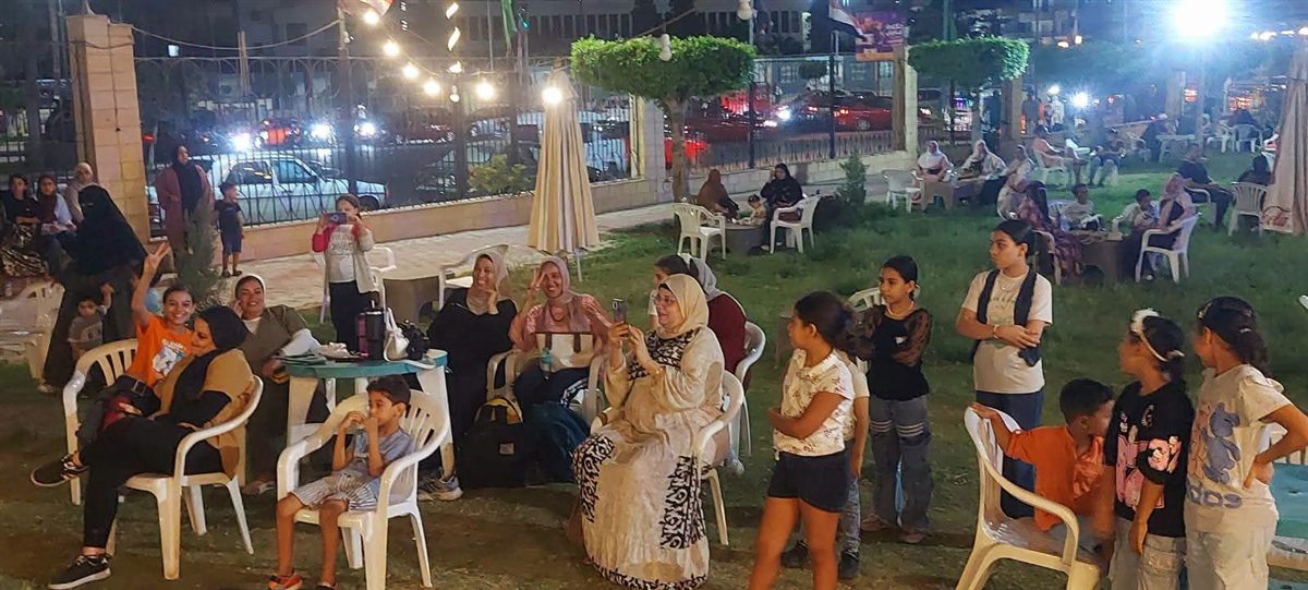 جانب من العروض الفنية بحديقة الشيخ زايد