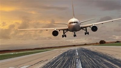 السماء تمطر جثثا.. ضحايا حوادث الطائرات يتساقطون في الحدائق والمطارات