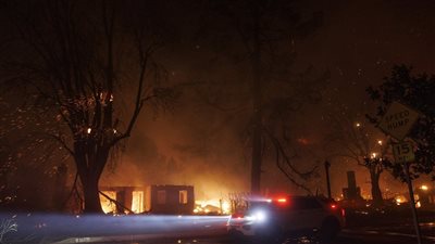 ما الذي أشعل حرائق لوس أنجلوس؟