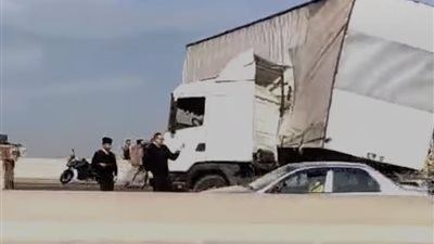 بعد حادث حلوان .. انقلاب مقطورة جديدة أعلى الطريق الأوسطي (صور) 