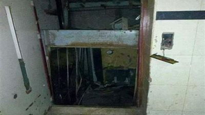 النيابة تعاين مصعد عقار تسبب في مصرع معلمة ببولاق الدكرور