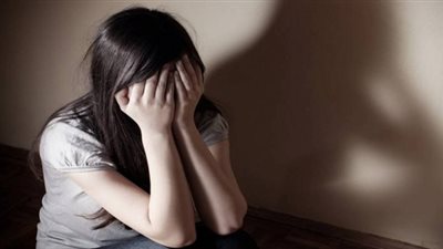 قيدوها بالسلاسل في غرفة مظلمة.. القبض على المتهمين باحتجاز فتاة بالبدرشين