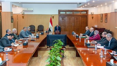وزير الري يعلن خطة لزيادة تحصيل المستحقات وتعزيز العمل بالدماء الجديدة