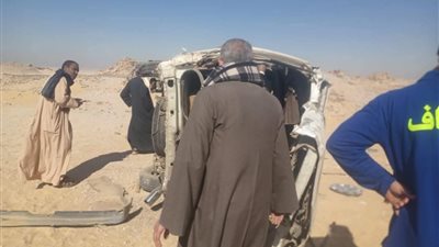 مصرع شخص وإصابة 13 في حادث انقلاب ميكروباص بطريق مصر أسيوط الزراعي 