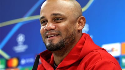 كومباني: لا أستطيع انتقاد نظام دوري الأبطال وتركيزي على تأهل بايرن ميونخ