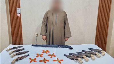 ضبط عنصر إجرامي بتهمة الإتجار بالأسلحة والذخائر غير المرخصة في بني سويف