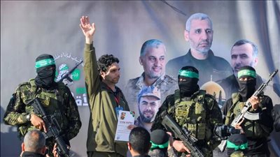 حماس تسلم الصليب الأحمر 3 أسرى إسرائيليين.. ما التالي؟