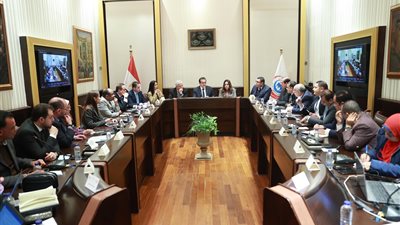 تشكيل لجنة أزمات في مستشفى العريش للتنسيق لاستقبال المصابين الفلسطينيين