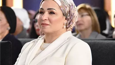 السيدة انتصار السيسى تشهد ندوة 