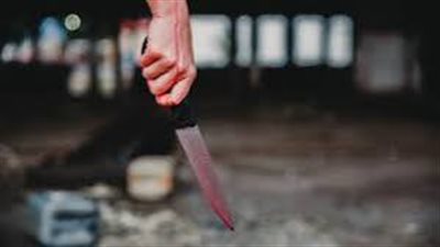 مهتز نفسيًا يطعن نفسه أمام محكمة جنوب القاهرة في زينهم