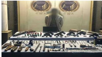 ضبط مسجل خطر بحوزته 12 قطعة سلاح وورشة لتعديل الأسلحة بالشروق