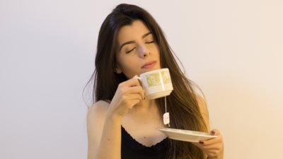 هل شرب الشاي والقهوة يزيد من خطر الإصابة بسرطان الرأس والرقبة؟ 