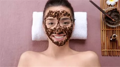 هل تبحثين عن بشرة كالزجاج؟ استخدمي مقشر القهوة للوجه