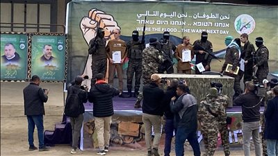 حماس تطلق سراح 3 أسرى إسرائيليين ضمن اتفاق غزة 