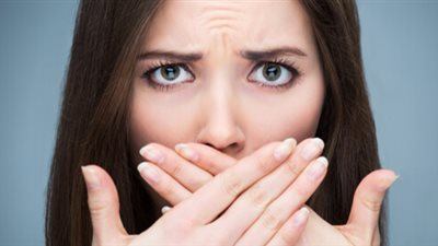 بالزنجبيل والبقدونس.. تخلص من رائحة الفم الكريهة بوصفات طبيعية فعالة