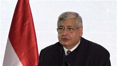 عوض تاج الدين: الرئيس السيسي يولِي اهتمامًا كبيرًا بالصحة والتعليم