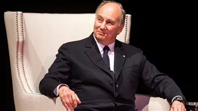 بعد قرار دفنه في أسوان.. تعرف على الأمير كريم آغا خان الرابع