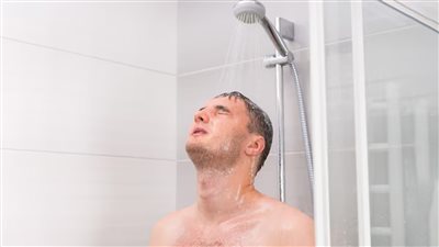 لماذا يجب عليك الاستحمام بالماء البارد في صباح الشتاء ؟