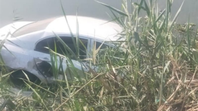 سقوط سيارة بترعة