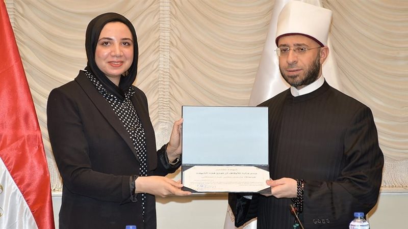 وزير الأوقاف يكرم