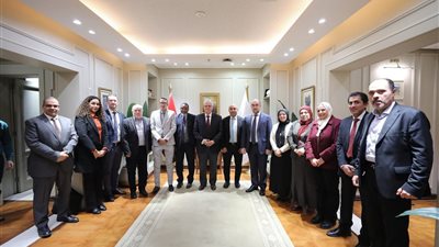 أيمن عاشور: تأهيل الباحثين وتعزيز التعليم العلمي على رأس أولويات الوزارة