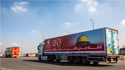 300 شاحنة مساعدات.. 