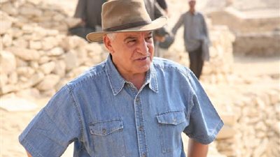 زاهي حواس يكشف حقيقة 