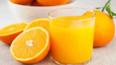 عصير البرتقال لتعزيز نمو الشعر.. إليكِي فوائده وطريقة استخدامه