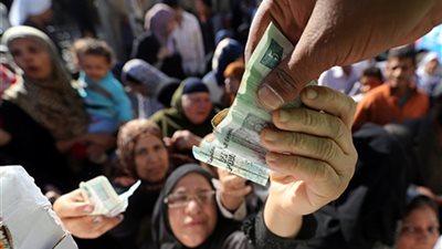 متى تتحول مصر إلى الدعم النقدي؟ وزير التموين يكشف