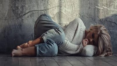 فوائد النوم على الأرض.. ماذا يحدث لجسمك عند تجربته لمدة أسبوعين؟