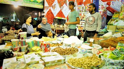 خاص.. الرقابة الغائبة.. لماذا لا تنخفض الأسعار في مصر رغم تراجع الدولار والتضخم؟