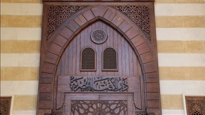 أمين الفتوى: الزوج لا يملك حق منع زوجته من الإنفاق من مالها الخاص 