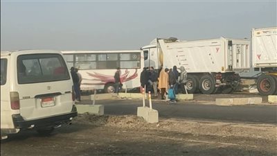 حادث مروع.. إصابة 25 في تصادم أتوبيس وتريلا على الطريق الإقليمي