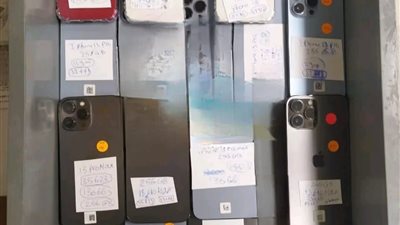 إحباط محاولة تهريب هواتف محمولة بمطار برج العرب