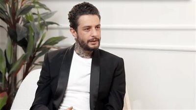 أحمد الفيشاوي يكشف أسرار لأول مرة عن حياته.. ماذا عن علاقته بالزعيم؟