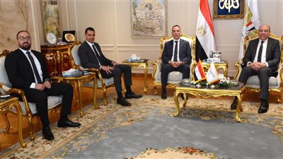 أنظمة ذكية في المطارات المصرية.. تفاصيل لقاء وزير الطيران مع وفد عالمي