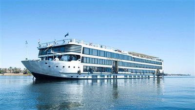 إلقاء مخلفات الفنادق العائمة في نهر النيل.. «البيئة» تكشف الحقيقة