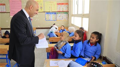 وزير التعليم يتفقد مدرستين بالقاهرة لمتابعة انتظام العملية التعليمية