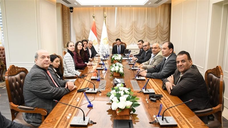 وزير الشباب خلال