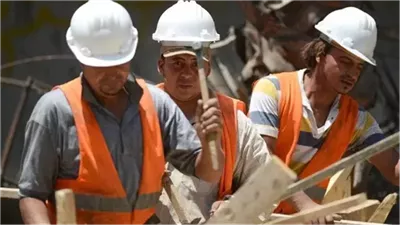 استقرار وظيفي ونهاية استمارة 6.. ضمانات للموظفين بقانون العمل الجديد 2025